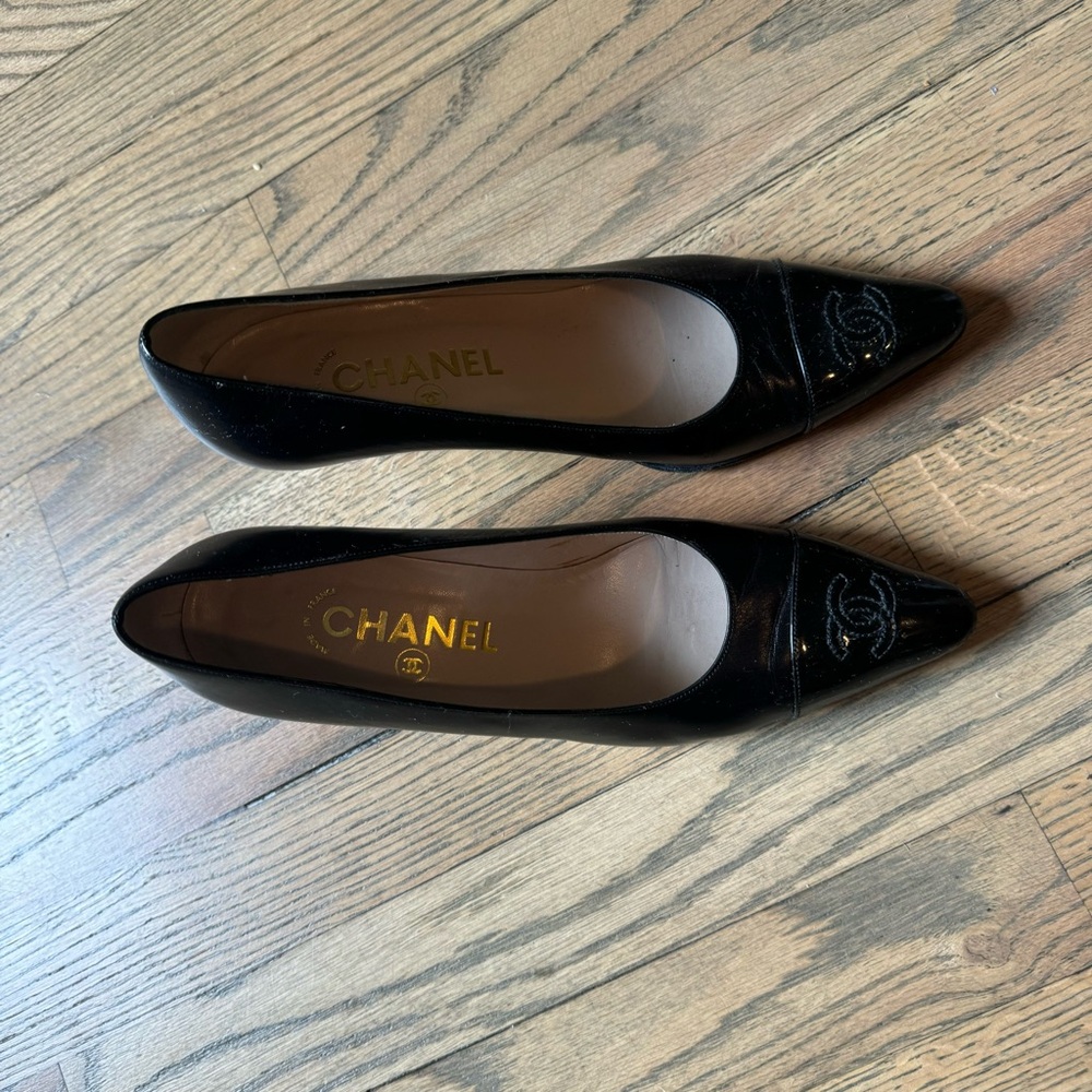 Chanel black pumps